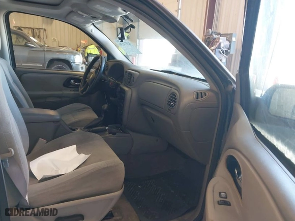 2005 Chevrolet TrailBlazer LT with VIN 1GNDT13S552374067, listed as a IAAI auction lot 42034030 with 1 mi miles. Bid and sale history available at carsss.com. Image 5.