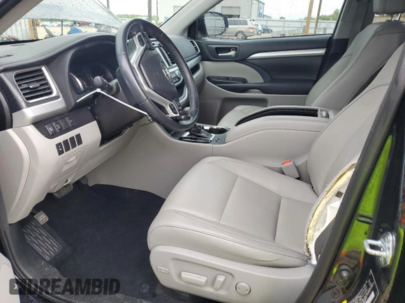 2018 Toyota Highlander SE z VIN 5TDJZRFHXJS821925, wystawiony jako Copart lot #56597305 z przebiegiem 36 232 mil mil oraz Szkoda całkowita • Salvage title. Historia ofert i sprzedaży dostępna na DreamBid. Obrazek 7.