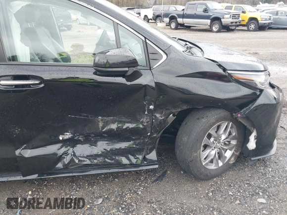 2022 Toyota Sienna XLE with VIN 5TDYRKEC3NS111265, listed as a IAAI auction lot 42041080 with 114,667 mi miles and . Bid and sale history available at DreamBid. Image 6.