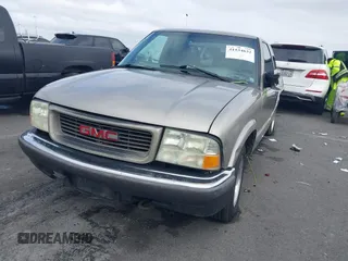 2002 GMC Sonoma SLS with VIN 1GTCS195328201178, listed as a IAAI auction lot 41534632 with 1 mi miles. Bid and sale history available at carsss.com. Image 16.