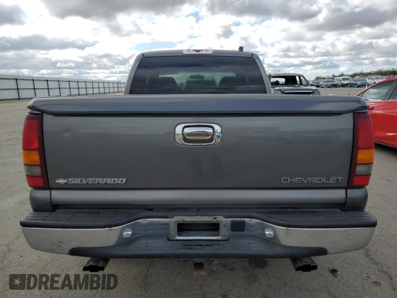 2000 Chevrolet Silverado 1500 with VIN 2GCEC19V5Y1389820, listed as a Copart auction lot 47005935 with 116,834 mi miles and Salvage Title. Bid and sale history available at carsss.com. Image 6.