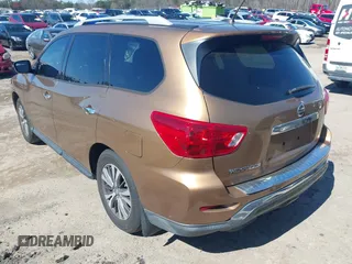 2017 Nissan Pathfinder Platinum with VIN 5N1DR2MN1HC608477, listed as a IAAI auction lot 41744400 with 137,974 mi miles. Bid and sale history available at carsss.com. Image 3.