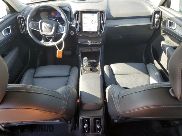 2024 Volvo XC40 Plus Bright Theme z VIN YV4L12UE8R2381381, wystawiony jako Copart lot #46183675 z przebiegiem 5 666 mil mil oraz Szkoda całkowita • Salvage title. Historia ofert i sprzedaży dostępna na DreamBid. Obrazek 8.