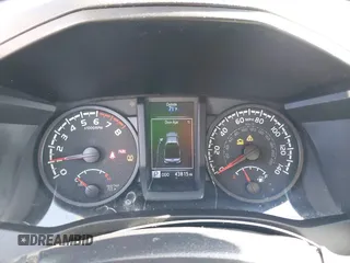 2020 Toyota Tacoma SR z VIN 3TYRZ5CN7LT000455, wystawiony jako IAAI lot #42313072 z przebiegiem 43 815 mil mil oraz . Historia ofert i sprzedaży dostępna na DreamBid. Obrazek 7.