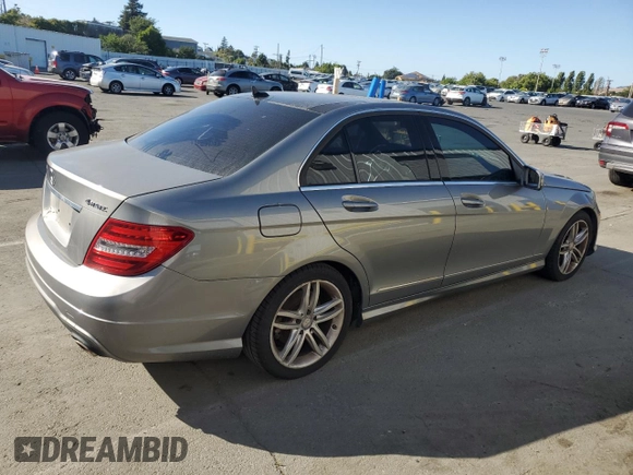 2013 Mercedes-Benz C 300 Sport z VIN WDDGF8AB6DA816602, wystawiony jako Copart lot #59188125 z przebiegiem 158 834 mil mil oraz Czysty tytuł • Clean title. Historia ofert i sprzedaży dostępna na DreamBid. Obrazek 3.