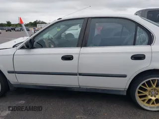 1997 Honda Civic LX z VIN 2HGEJ6676VH534795, wystawiony jako IAAI lot #42170378 z przebiegiem 228 033 mil mil oraz . Historia ofert i sprzedaży dostępna na DreamBid. Obrazek 15.