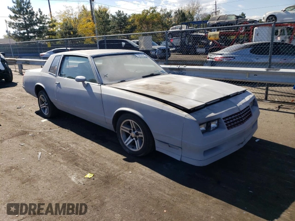 1981 Chevrolet Monte Carlo z VIN 1G1AZ37J9BK431804, wystawiony jako Copart lot #76023804 z przebiegiem 68 941 mil mil oraz Tytuł czysty. Historia ofert i sprzedaży dostępna na DreamBid. Obrazek 4.
