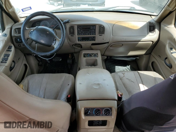 2002 Ford Expedition Eddie Bauer z VIN 1FMRU17L12LA63588, wystawiony jako Copart lot #52289415 z przebiegiem 305 113 mil mil oraz Szkoda całkowita • Salvage title. Historia ofert i sprzedaży dostępna na DreamBid. Obrazek 8.