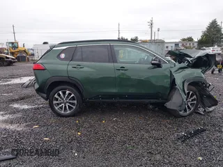 2023 Toyota Corolla Cross XLE z VIN 7MUDAABG2PV073950, wystawiony jako IAAI lot #40665833 z przebiegiem Nie podano mil oraz . Historia ofert i sprzedaży dostępna na DreamBid. Obrazek 13.