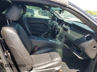 2014 Ford Mustang V6 with VIN 1ZVBP8EM4E5300551, listed as a Copart auction lot 52132745 with 113,887 mi miles and Salvage Title. Bid and sale history available at carsss.com. Image 10.