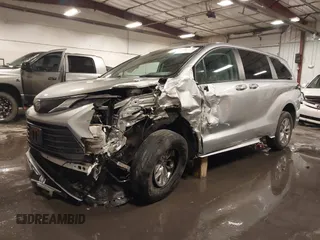 2022 Toyota Sienna XLE with VIN 5TDYRKEC6NS126603, listed as a IAAI auction lot 41561490 with 69,069 mi miles. Bid and sale history available at carsss.com. Image 21.