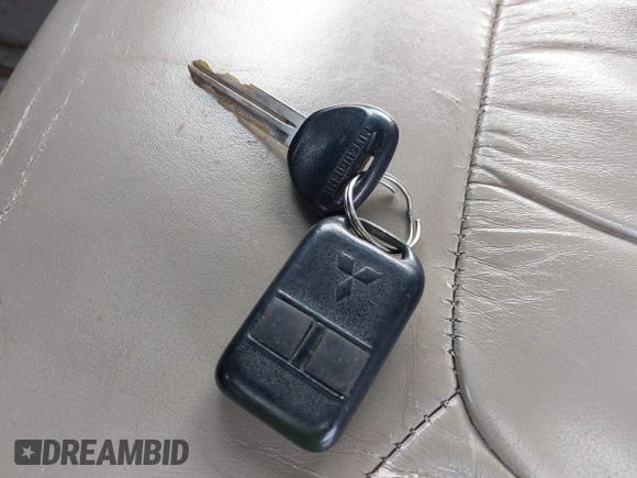 1998 Mitsubishi Montero z VIN JA4MR51RXWJ003468, wystawiony jako IAAI lot #41916695 z przebiegiem 214 694 mil mil oraz . Historia ofert i sprzedaży dostępna na DreamBid. Obrazek 11.