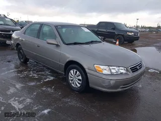 2000 Toyota Camry CE with VIN 4T1BG22K3YU691054, listed as a IAAI auction lot 41896526 with 303,993 mi miles. Bid and sale history available at carsss.com. Image 1.