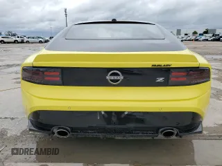 2023 Nissan Z Sport z VIN JN1BZ4AH0PM310987, wystawiony jako Copart lot #74926264 z przebiegiem 10 474 mil mil oraz Szkody całkowita. Historia ofert i sprzedaży dostępna na DreamBid. Obrazek 6.