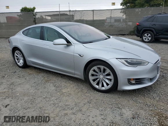 2018 Tesla Model S 75D z VIN 5YJSA1E25JF282919, wystawiony jako Copart lot #60255745 z przebiegiem 94 066 mil mil oraz Szkoda całkowita • Salvage title. Historia ofert i sprzedaży dostępna na DreamBid. Obrazek 4.