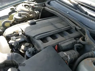 2005 BMW 3 Series 325i с VIN WBAEV33485KX12062, выставлен на аукционе IAAI как лот 42505071 с пробегом 135 363 миль миль и . История ставок и продаж доступна на DreamBid. Изображение 19.