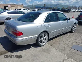 2001 Mercedes-Benz E 320 z VIN WDBJF65J51B311774, wystawiony jako IAAI lot #41953089 z przebiegiem 170 338 mil mil oraz . Historia ofert i sprzedaży dostępna na DreamBid. Obrazek 4.