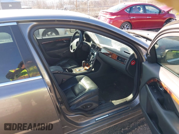 2007 Volvo S80 I6 with VIN YV1AS982071023821, listed as a IAAI auction lot 41875274 with 202,053 mi miles. Bid and sale history available at carsss.com. Image 5.