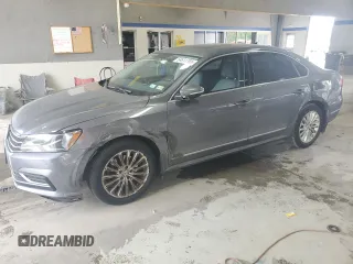 2017 Volkswagen Passat SE z VIN 1VWBT7A3XHC008129, wystawiony jako Copart lot #54511765 z przebiegiem 116 734 mil mil oraz Szkoda całkowita • Salvage title. Historia ofert i sprzedaży dostępna na DreamBid. Obrazek 1.