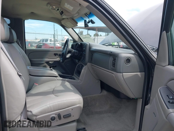 2005 Chevrolet Tahoe LS z VIN 1GNEK13T05J124225, wystawiony jako IAAI lot #41699401 z przebiegiem 253 632 mil mil oraz . Historia ofert i sprzedaży dostępna na DreamBid. Obrazek 5.