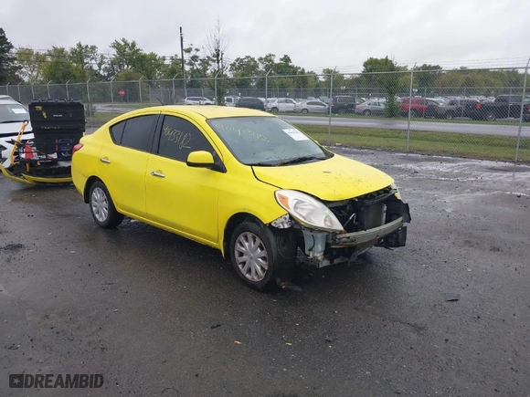 2012 Nissan Versa SV with VIN 3N1CN7AP9CL852473, listed as a IAAI auction lot 40433182 with 87,810 mi miles. Bid and sale history available at carsss.com. Image 1.