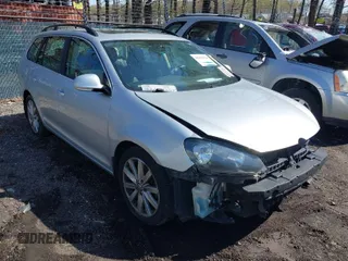 2013 Volkswagen Jetta SportWagen S with VIN 3VWPP7AJ2DM693289, listed as a IAAI auction lot 41859724 with 124,096 mi miles. Bid and sale history available at carsss.com. Image 1.