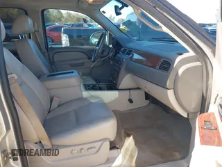 2013 Chevrolet Suburban LT with VIN 1GNSCJE03DR201530, listed as a IAAI auction lot 37988428 with 107,892 mi miles. Bid and sale history available at carsss.com. Image 5.