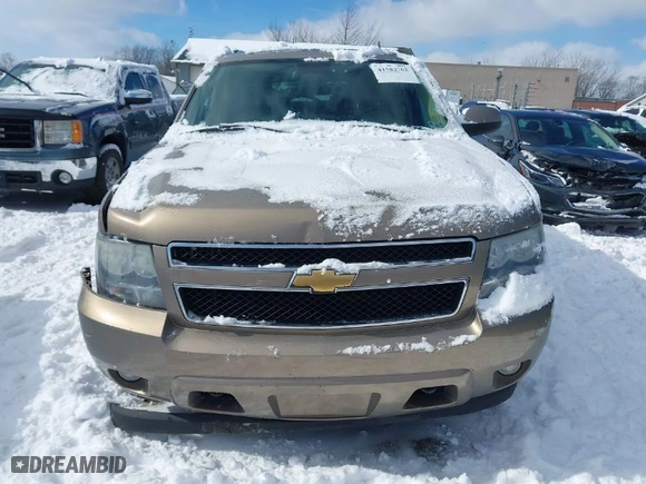 2007 Chevrolet Suburban LT with VIN 1GNFK16317R366798, listed as a IAAI auction lot 41582762 with 215,181 mi miles. Bid and sale history available at carsss.com. Image 12.