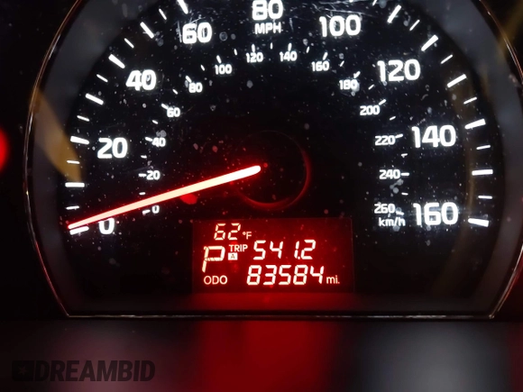2014 Kia Sorento LX z VIN 5XYKTCA67EG541133, wystawiony jako IAAI lot #42335504 z przebiegiem 83 584 mil mil oraz . Historia ofert i sprzedaży dostępna na DreamBid. Obrazek 16.