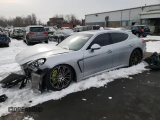 2015 Porsche Panamera 4S z VIN WP0AB2A72FL051223, wystawiony jako Copart lot #43379635 z przebiegiem 56 516 mil mil oraz Szkoda całkowita • Salvage title. Historia ofert i sprzedaży dostępna na DreamBid. Obrazek 1.