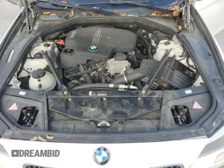 2012 BMW 5 Series 528i xDrive z VIN WBAXH5C50CDW04329, wystawiony jako Copart lot #84813424 z przebiegiem Nie podano mil oraz Szkoda całkowita • Salvage title. Historia ofert i sprzedaży dostępna na DreamBid. Obrazek 12.