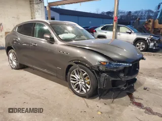 2021 Maserati Levante GranLusso with VIN ZN661XUL4MX372196, listed as a IAAI auction lot 41012396 with 37,600 mi miles. Bid and sale history available at carsss.com. Image 1.