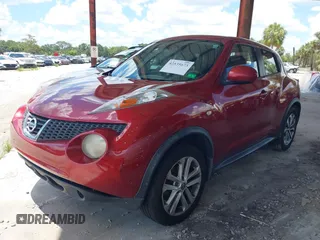 2013 Nissan Juke SL z VIN JN8AF5MV8DT221618, wystawiony jako IAAI lot #42535673 z przebiegiem 133 490 mil mil oraz . Historia ofert i sprzedaży dostępna na DreamBid. Obrazek 2.