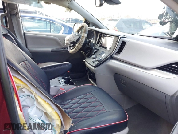 2018 Toyota Sienna LE Auto Access Seat with VIN 5TDKZ3DC6JS937924, listed as a IAAI auction lot 42000189 with 91,188 mi miles. Bid and sale history available at carsss.com. Image 5.