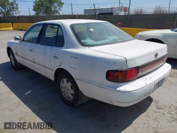 1993 Toyota Camry LE z VIN JT2SK12E0P0143650, wystawiony jako IAAI lot #42345181 z przebiegiem 264 350 mil mil oraz . Historia ofert i sprzedaży dostępna na DreamBid. Obrazek 3.