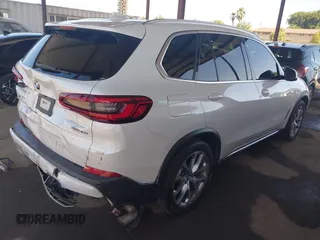 2019 BMW X5 xDrive40i с VIN 5UXCR6C50KLL02174, выставлен на аукционе IAAI как лот 42543971 с пробегом 126 989 миль миль и . История ставок и продаж доступна на DreamBid. Изображение 4.