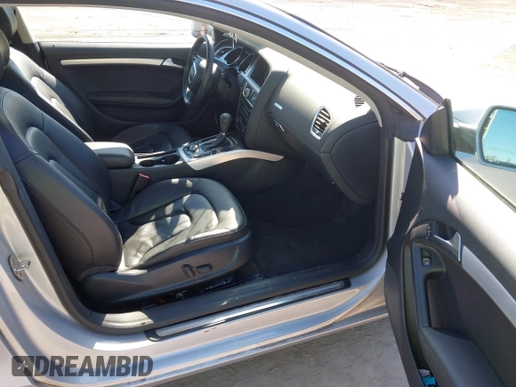 2012 Audi A5 Premium Plus z VIN WAULFAFR2CA003730, wystawiony jako IAAI lot #41659627 z przebiegiem 110 392 mil mil oraz . Historia ofert i sprzedaży dostępna na DreamBid. Obrazek 5.