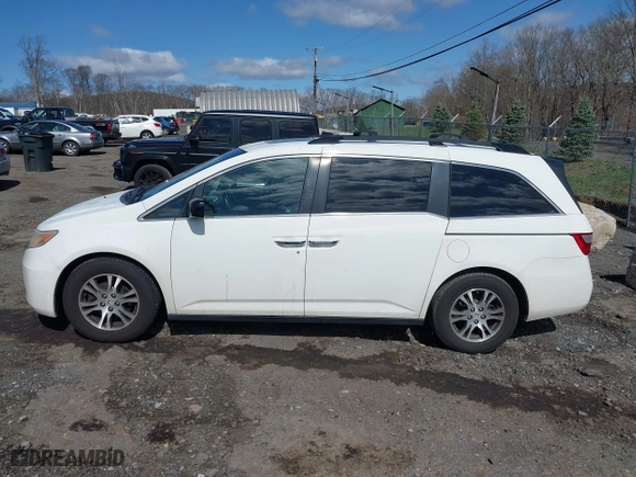 2011 Honda Odyssey EX-L with VIN 5FNRL5H69BB084277, listed as a IAAI auction lot 41986692 with 273,272 mi miles. Bid and sale history available at carsss.com. Image 14.