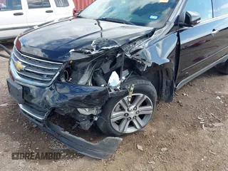 2016 Chevrolet Traverse LT z VIN 1GNKRGKD7GJ135155, wystawiony jako IAAI lot #41674208 z przebiegiem 134 149 mil mil oraz . Historia ofert i sprzedaży dostępna na DreamBid. Obrazek 6.