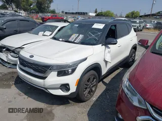 2021 Kia Seltos S with VIN KNDEU2AA6M7143688, listed as a IAAI auction lot 42584672 with 39,621 mi miles and . Bid and sale history available at DreamBid. Image 20.