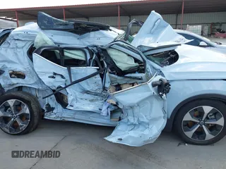 2025 Volvo XC40 Plus Bright Theme z VIN YV4L12UE6S2563585, wystawiony jako IAAI lot #42314264 z przebiegiem 2972 mil mil oraz . Historia ofert i sprzedaży dostępna na DreamBid. Obrazek 13.