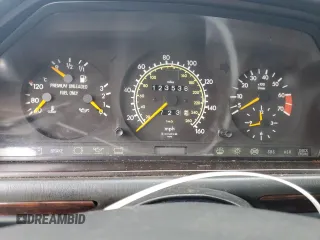 1994 Mercedes-Benz 400 E z VIN WDBEA34E8RC051086, wystawiony jako Copart lot #57184065 z przebiegiem 123 536 mil mil oraz Tytuł czysty. Historia ofert i sprzedaży dostępna na DreamBid. Obrazek 9.