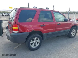 2006 Ford Escape XLT with VIN 1FMYU03116KB57637, listed as a IAAI auction lot 41803899 with 118,945 mi miles. Bid and sale history available at carsss.com. Image 6.