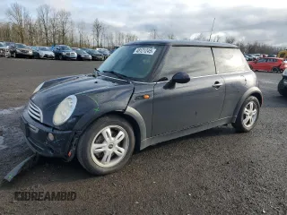 2006 MINI Hardtop z VIN WMWRC33566TK73357, wystawiony jako Copart lot #48121245 z przebiegiem 226 829 mil mil oraz Szkoda całkowita • Salvage title. Historia ofert i sprzedaży dostępna na DreamBid. Obrazek 1.