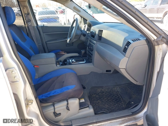 2005 Jeep Grand Cherokee Laredo with VIN 1J4HR48N65C537469, listed as a IAAI auction lot 41676555 with 226,084 mi miles. Bid and sale history available at carsss.com. Image 5.