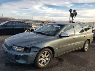 2002 Volvo V70 with VIN YV1SW61R422229256, listed as a Copart auction lot 76397624 with 118,235 mi miles and Salvage Title. Bid and sale history available at carsss.com. Image 1.