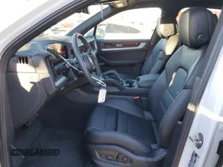 2024 Porsche Cayenne z VIN WP1AA2AYXRDA09195, wystawiony jako Copart lot #87973845 z przebiegiem 5 050 mil mil oraz Szkoda całkowita • Salvage title. Historia ofert i sprzedaży dostępna na DreamBid. Obrazek 7.