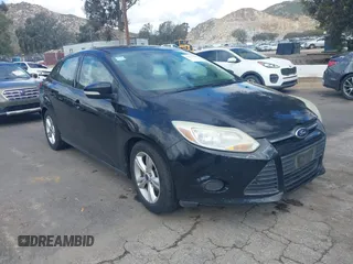 2013 Ford Focus SE z VIN 1FADP3F27DL251941, wystawiony jako IAAI lot #41771796 z przebiegiem 216 981 mil mil oraz . Historia ofert i sprzedaży dostępna na DreamBid. Obrazek 1.