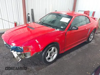 2002 Ford Mustang Standard z VIN 1FAFP40432F113933, wystawiony jako IAAI lot #42227470 z przebiegiem 183 326 mil mil oraz . Historia ofert i sprzedaży dostępna na DreamBid. Obrazek 2.