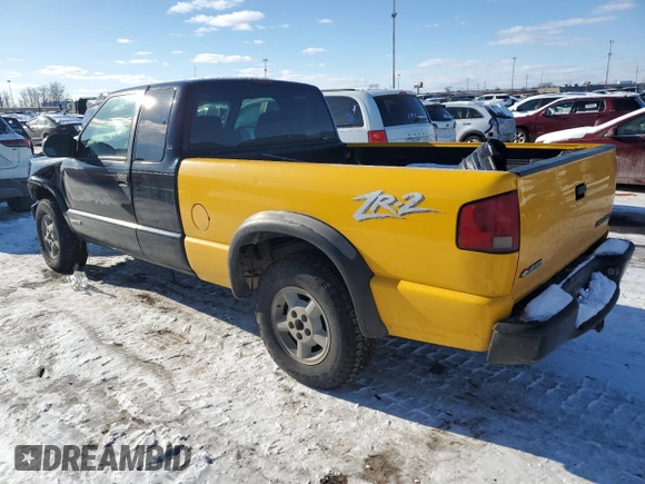 2002 Chevrolet S-10 LS with VIN 1GCDT19WX28158890, listed as a Copart auction lot 45664955 with 133,634 mi miles and Clean Title. Bid and sale history available at carsss.com. Image 2.